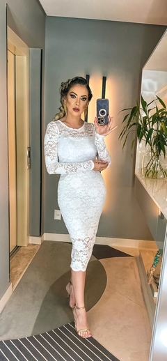 Vestido midi de renda com manga longa na internet