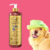 Frasco de Shampoo Limpeza Intensa Safira Bambu Mossô da Dolce Pet, ao lado de um cão feliz usando um chapéu verde.