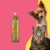 Frasco de shampoo Liso Absoluto Rubi Cereja e Avelã da Dolce Pet, com um cachorro e um gato ao fundo.