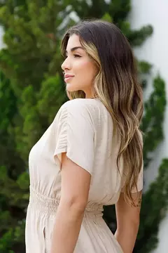 Vestido Feminino Longo com Decote em V na internet