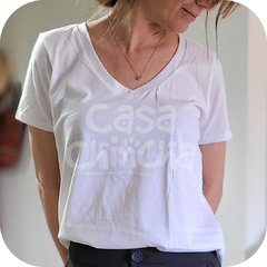 Remera Básica escote en V BLANCA - comprar online