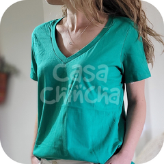 Remera Básica escote en V VERDE BENETTON - comprar online