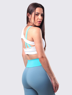 Conjunto Jasmin Branco e Azul Claro na internet