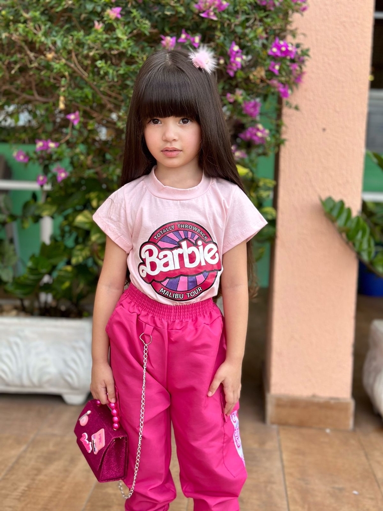 Moda Feminina infantil, Conjunto Barbie, Calça Jogger cargo com detalhes  corrente no bolso, tecido tactel, tshirt com estampa emborrachada, tecido  mal