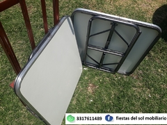 Mesa de servicio 75x75 en internet