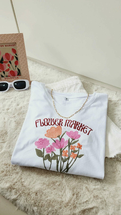 REMERA BORDADA | FLOWER MARKET en internet