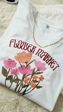 REMERA BORDADA | FLOWER MARKET - tienda online