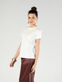 T-shirt 'baby look' em algodão BCI - Vivian - off white - BIANCA GOHARA | Moda Feminina Consciente