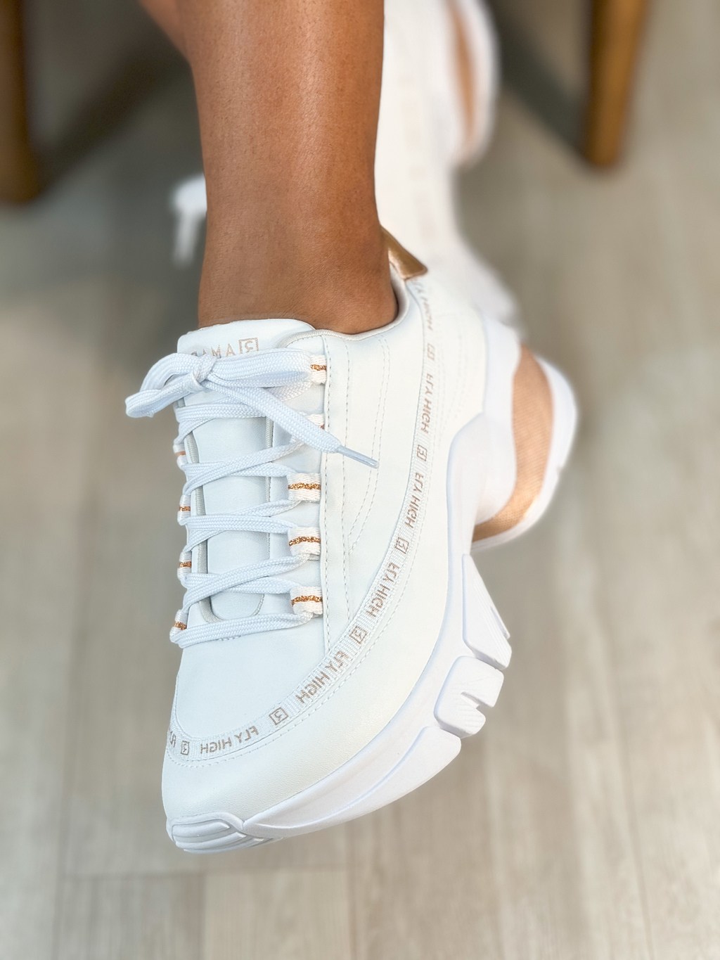 TENIS BRANCO COM ROSE Comprar em POAH STORE