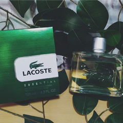 Lacoste Essential en internet