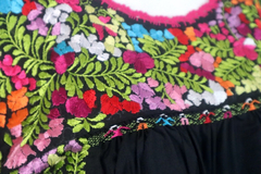 Vestido Bordado A Mano San Antonino Negro-multicolor UT - comprar en línea