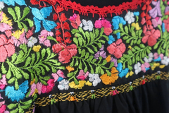 Blusa Bordada A Mano San Antonino Negra-multicolor T-ut - buy online