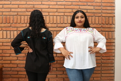 Imagen de Blusa Mexicana Bordada A Mano Negra/multi Mod. Diana