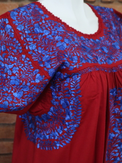 Vestido Bordado A Mano San Antonino rojo con azul rey UT en internet