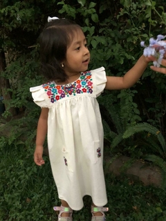 Vestido niña Libelula Manta bordado a mano en internet