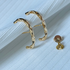 Brinco Ear Hook Vitória Torcida Média Ouro 18k