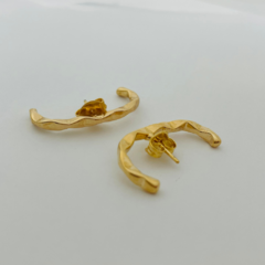 Brinco Ear Hook Vitória Torcida Média Ouro 18k na internet