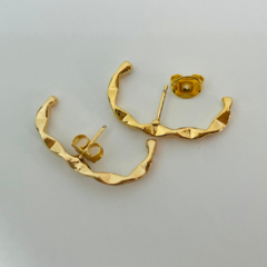 Brinco Ear Hook Vitória Torcida Média Ouro 18k - comprar online