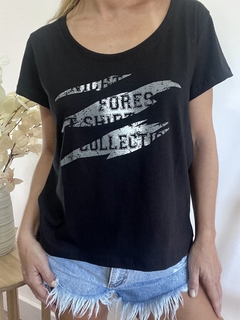 Remera FORES COLLECTION negra