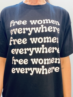 T-shirt Free Women manga curta