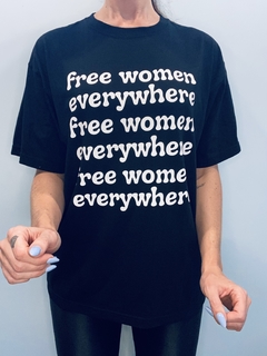 T-shirt Free Women manga curta - comprar online