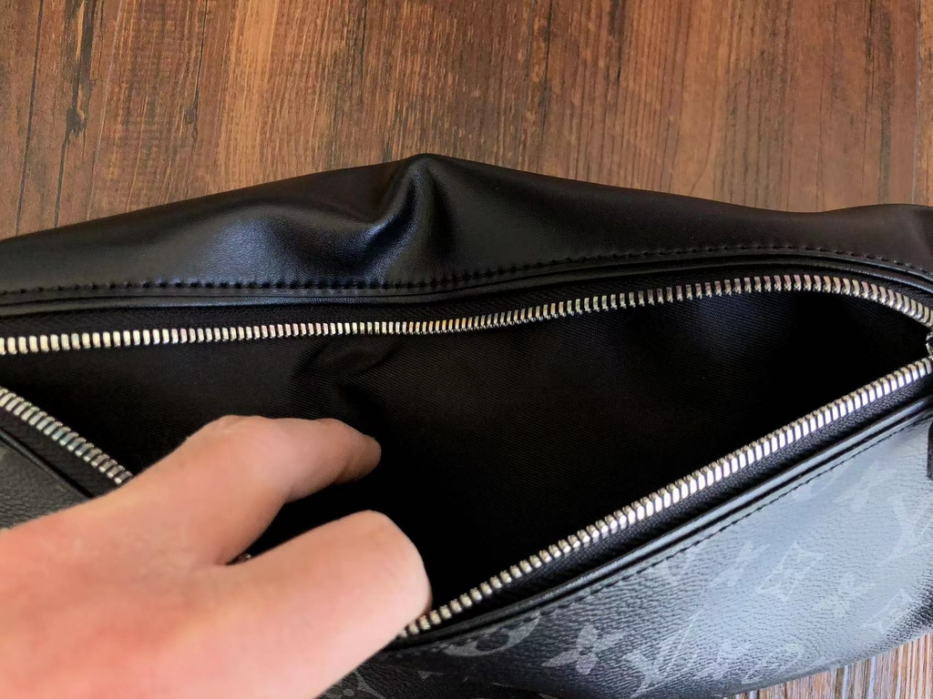Moda y tecnología para ricos: el localizador de maletas Louis Vuitton de  300€ - Meristation