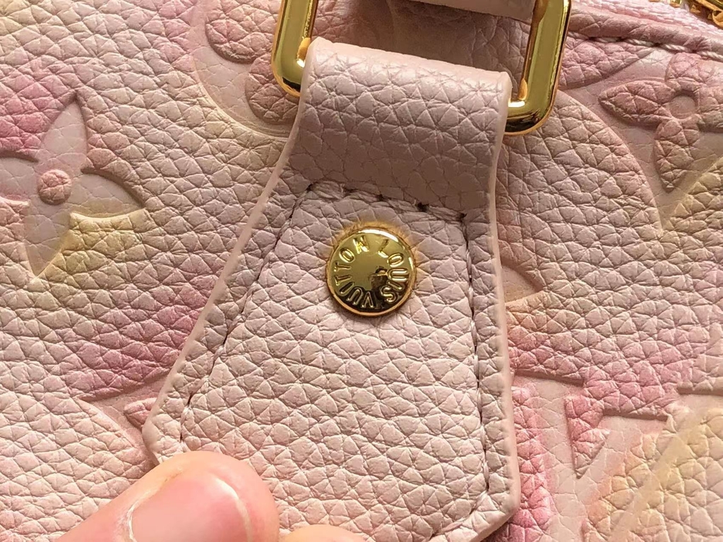 What's in My Bag ~ Louis Vuitton Speedy 25B in Rose Poudre 