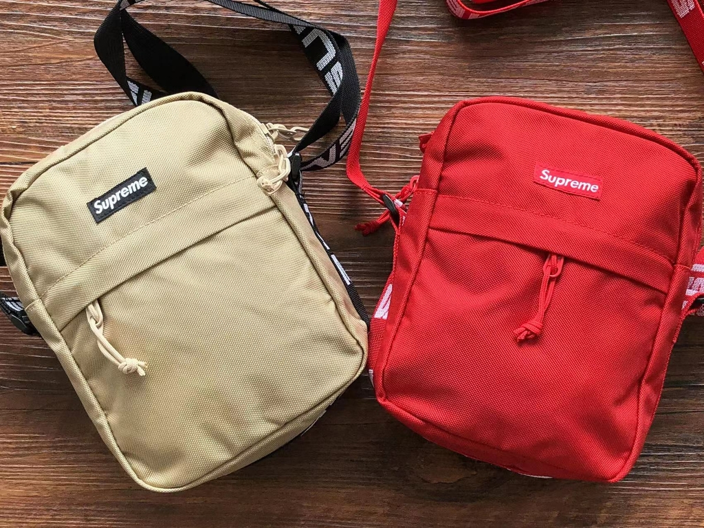 Supreme SS18 Shoulder Bag - Red