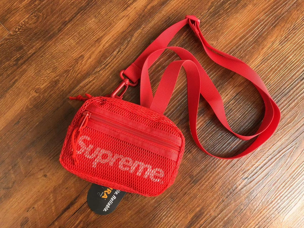Awaken Your Unique Style with the Supreme Shoulder Bag Red - Blue