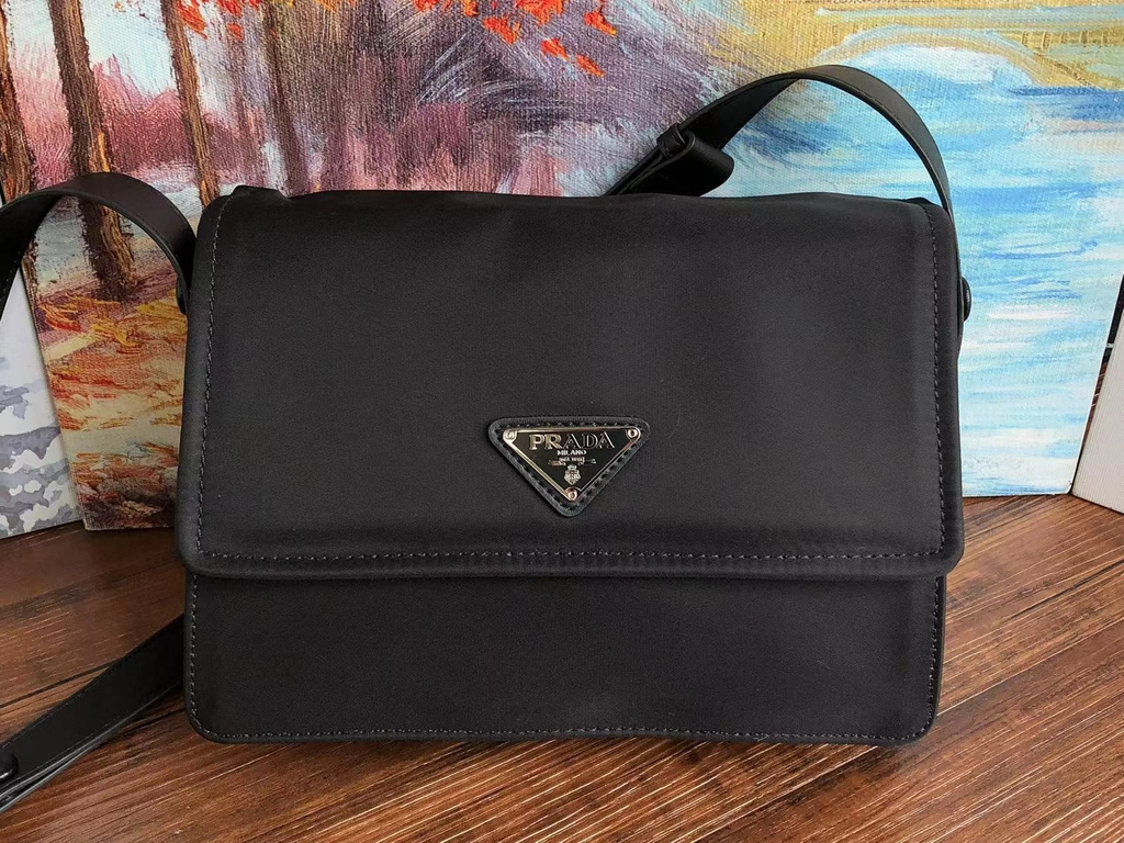 Re Nylon Small Shoulder Bag in Black - Prada