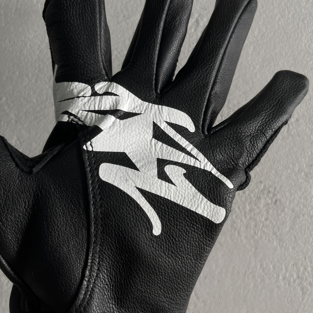 Corteiz Leather Black Glove: Elegance and Total Protection.