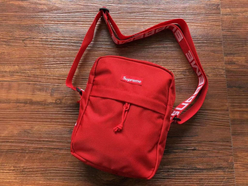 The bag shoulder strap red Supreme Shoulder Bag (SS18) Sacha