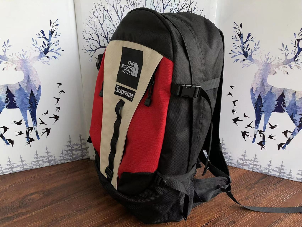 El viaje a la elegancia: mochila Supreme x The North Face Expedition