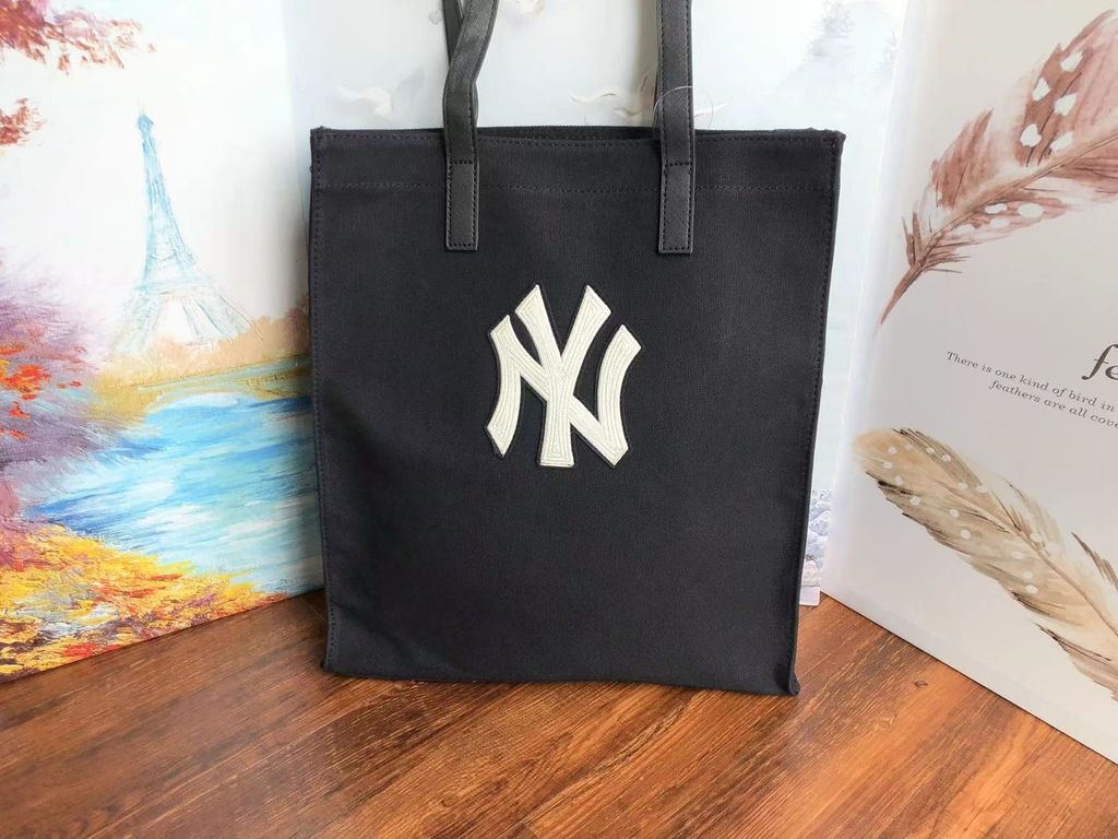 MLB Classic Monogram Jacquard New York Yankees Cross Bag Crossbody Bag -  Green