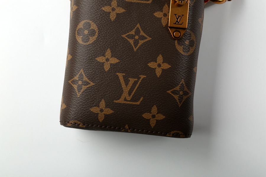 O Poder em Suas Mãos: Descubra a Bolsa Louis Vuitton Phone Box