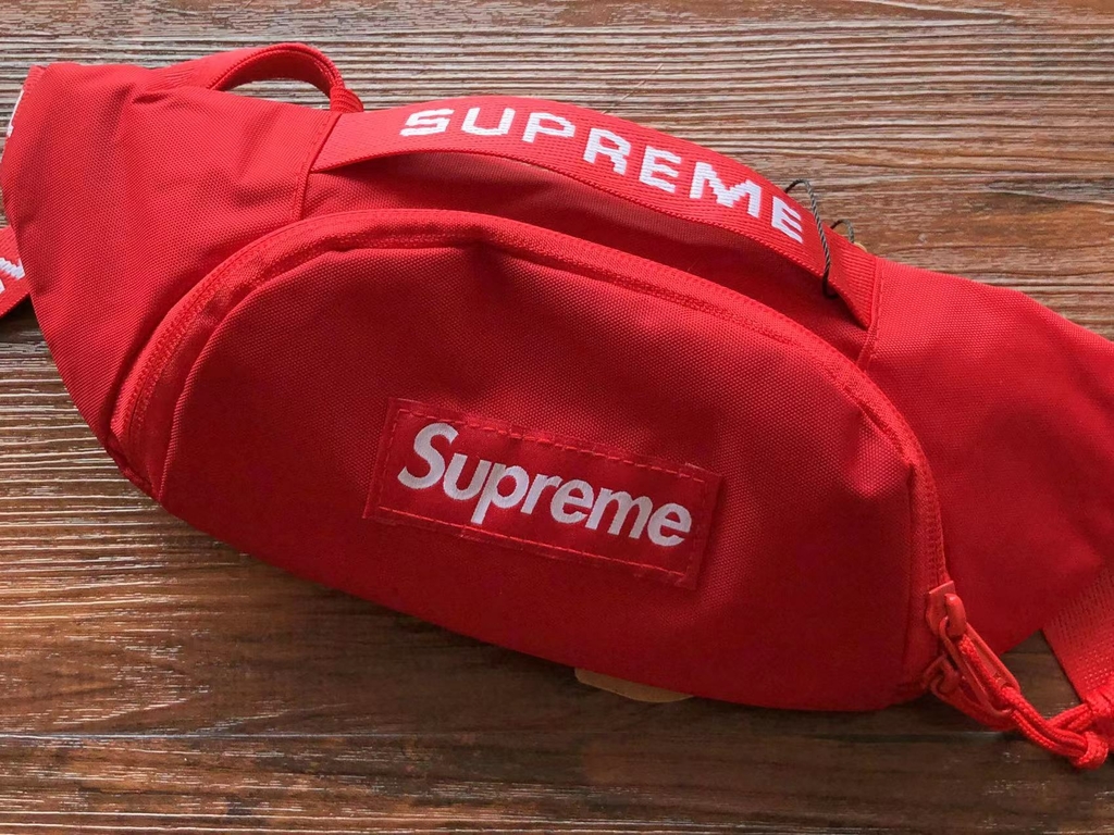 The Essence of Style and Comfort in your Small Waist Bag Supreme