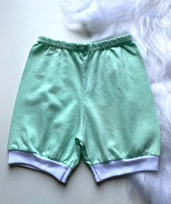 Shorts malha verde e punho branco