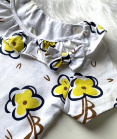 CJ Blusa manga curta babado e shorts amarelo - comprar online