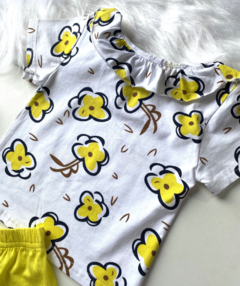 Imagem do CJ Blusa manga curta babado e shorts amarelo