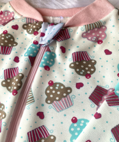 Pijama longo macacão creme Cupcake flanelado com zíper - comprar online