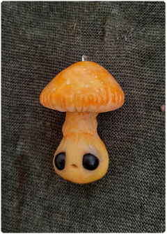 Mushroom Being Amulet 01 - Yellow | Magical Creature Pendant - TerraTundra - Artes Mágicas