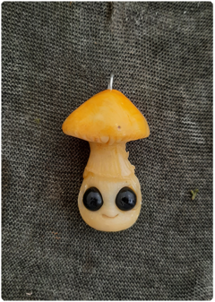 Mushroom Being Amulet 02 - Yellow | Magical Creature Pendant - TerraTundra - Artes Mágicas