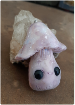 Mushroom Being Amulet 05 - Iridescent Pastel | Magical Creature Pendant - TerraTundra - Artes Mágicas