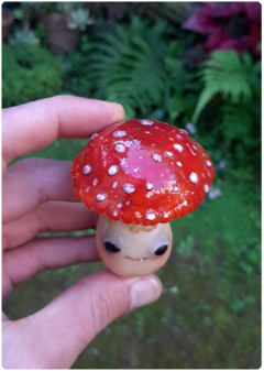 Collectible Miniature: Mushroom Being 07 - Amanita | Fungus Art Doll - TerraTundra - Artes Mágicas