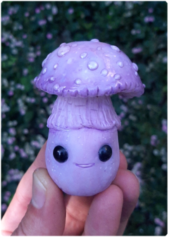 Collectible Miniature: Mushroom Being 11 - Iridescent Pastel | Fungus Art Doll - TerraTundra - Artes Mágicas