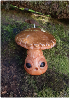 Mushroom Being Amulet 23 - Golden | Magical Creature Pendant - TerraTundra - Artes Mágicas