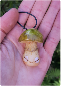 Mushroom Being Amulet 03 - Green | Magical Creature Pendant - TerraTundra - Artes Mágicas