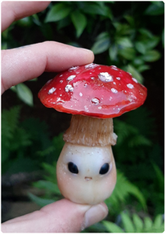 Miniatura Colecionável: Ser Cogumelo 10 - Amanita | Art Doll Fungo - TerraTundra - Artes Mágicas