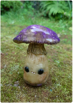 Collectible Miniature: Mushroom Being 13 - GreenPurple | Fungus Art Doll - TerraTundra - Artes Mágicas