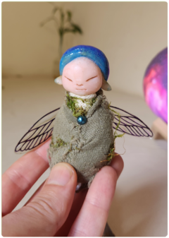 Baby Mushroom Fairy 2 - Blue Elemental Art Doll Sculpture - TerraTundra - Artes Mágicas